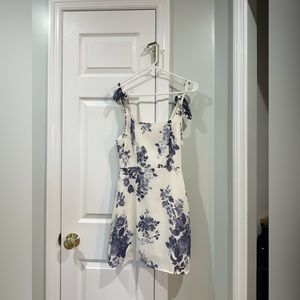 Commense Womens Blue Floral Dress. Size Small!!!